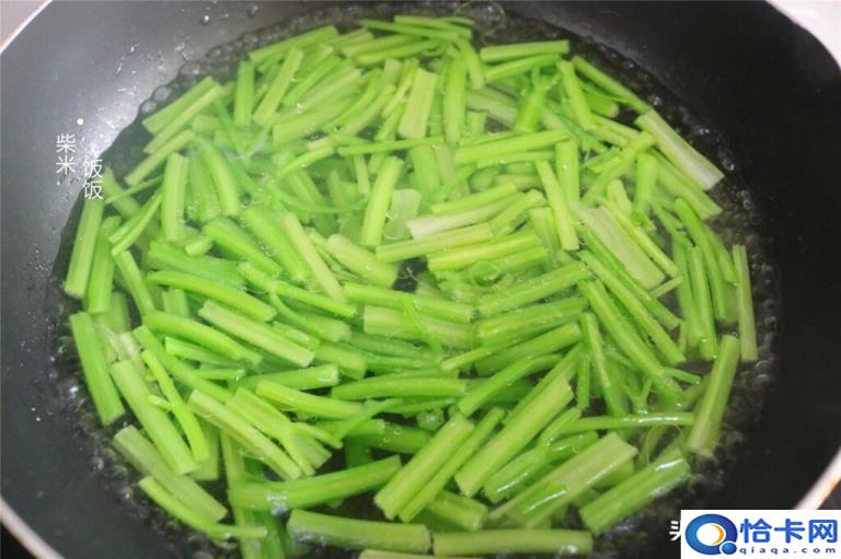 芹菜炒肉丝怎么做(芹菜炒肉丝的做法步骤)