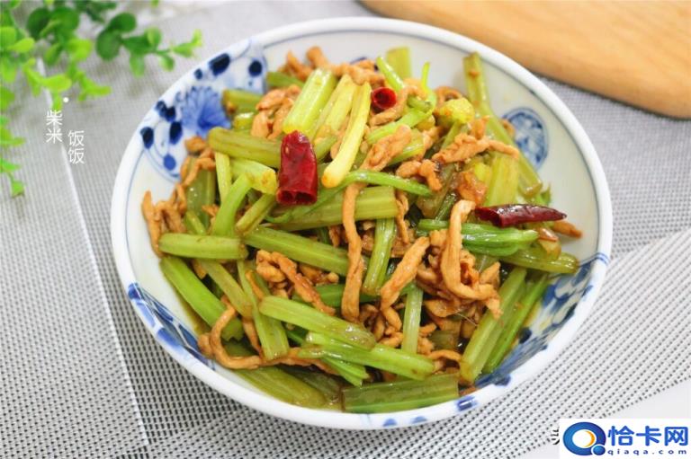 芹菜炒肉丝怎么做(芹菜炒肉丝的做法步骤)