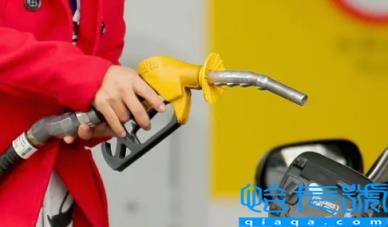 还有一半油就加油会有损害吗(到加油站千万不要说把油加满的原因)