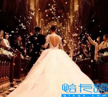 女儿结婚妈妈穿什么衣服合适(女儿结婚妈妈穿什么衣服合适)