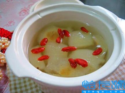 煮梨水是带皮煮还是不带皮煮(煮梨水是削皮好还是不削皮好)