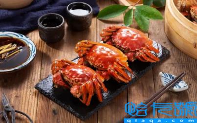 隔夜的螃蟹第二天早上热一下可以吃吗(熟螃蟹过夜隔天早上加热能吃吗)