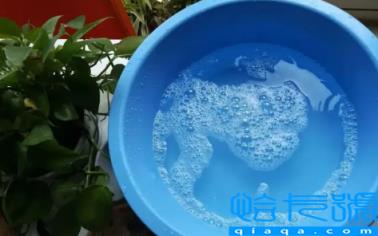 洗衣液洗好多遍还是很多泡沫怎么办(洗衣液泡沫太多怎么快速消掉)