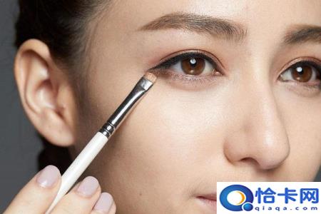 怎么化淡妆(化淡妆的标准步骤)