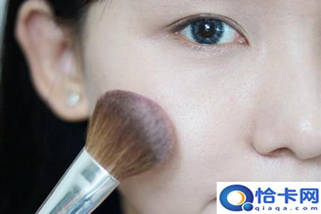 怎么化淡妆(化淡妆的标准步骤)