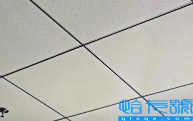 天花板黑斑发霉是什么引起的(天花板发霉变黑怎么处理)