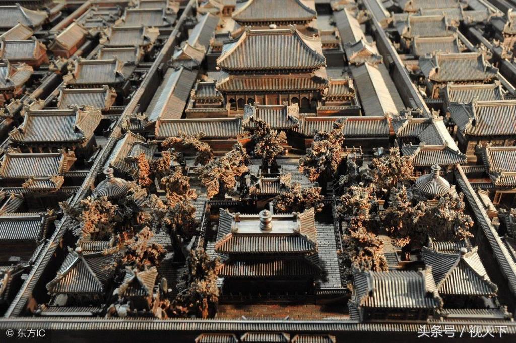 御花园里曾经发生的故事简介(关于御花园的简短小故事50字)