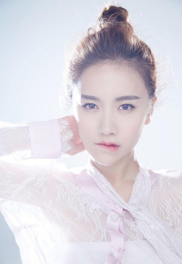 90后女演员李春嫒出道13年恋爱了吗(李春嫒的老公是谁)