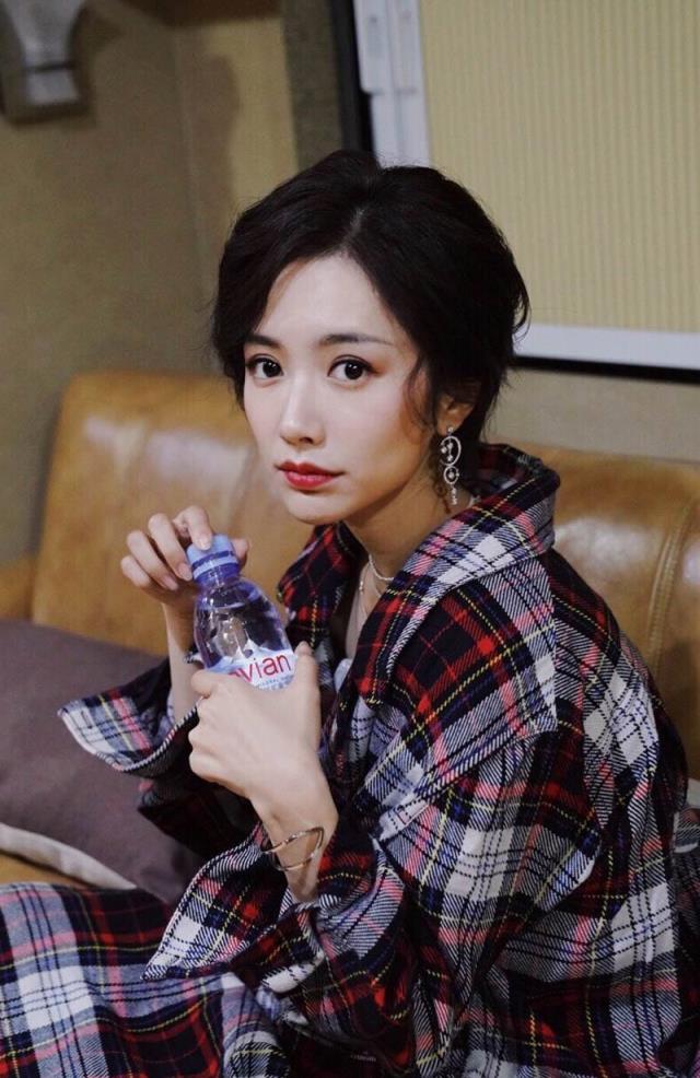 90后女演员李春嫒出道13年恋爱了吗(李春嫒的老公是谁)