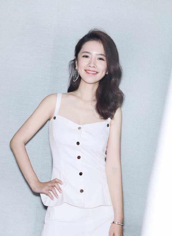 90后女演员李春嫒出道13年恋爱了吗(李春嫒的老公是谁)