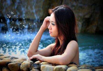 冬天可以泡温泉吗(泡温泉穿什么)