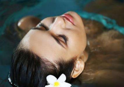 冬天可以泡温泉吗(泡温泉穿什么)