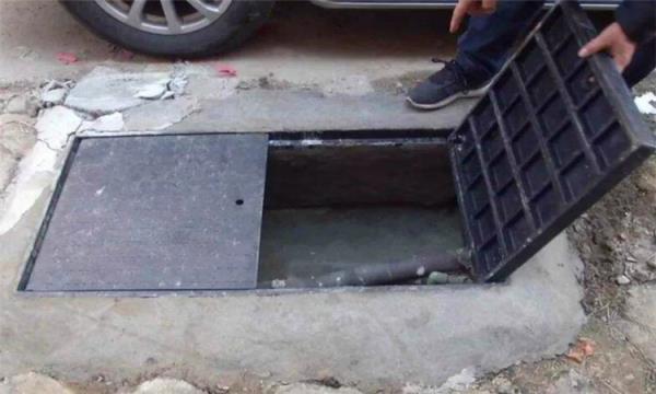 福州一老旧小区化粪池管道堵塞(小区化粪池都建在哪里)