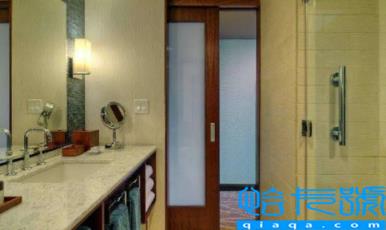 卫生间门是先贴瓷砖还是先安门(卫生间门是先装门还是门槛石)