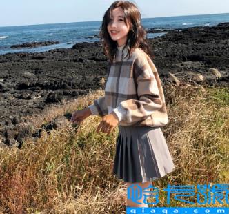 大百褶裙子和小百褶裙子怎么选择(大百褶裙子和小百褶裙子哪个不挑人)