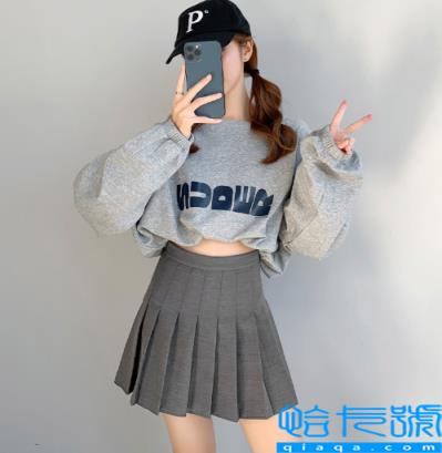 百褶裙有标签的穿后面吗(百褶裙怎么分辨前后)