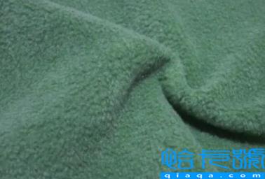 摇粒绒是不是容易粘灰尘(黑色摇粒绒外套容易沾灰怎么办)