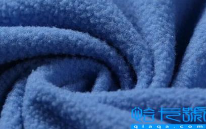 摇粒绒是不是容易粘灰尘(黑色摇粒绒外套容易沾灰怎么办)