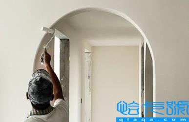 乳胶漆摸起来不光滑正常吗(乳胶漆摸起来不光滑怎么解决)