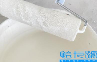 乳胶漆摸起来不光滑正常吗(乳胶漆摸起来不光滑怎么解决)