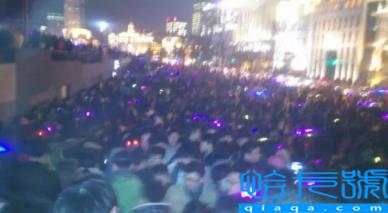 踩踏事故中比较容易造成窒息吗(预防踩踏事件的正确方法)