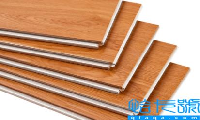 木地板可以用清漆刷吗(刚装修的木地板怎么清洁)