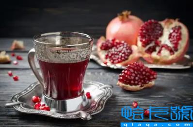 石榴汁和肥皂一起洗为什么变成蓝色(石榴汁遇到肥皂变蓝怎么洗掉)