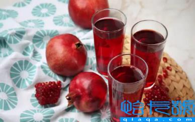 石榴汁和肥皂一起洗为什么变成蓝色(石榴汁遇到肥皂变蓝怎么洗掉)