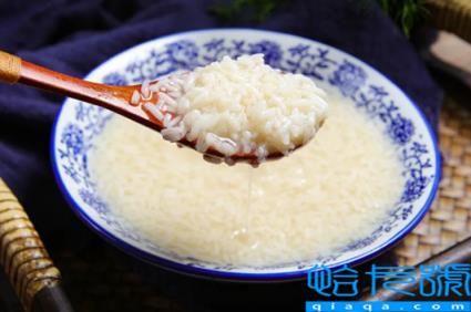 米酒在冰箱里放了一年多还可以用吗(米酒放冰箱一年没变色甜能吃吗)