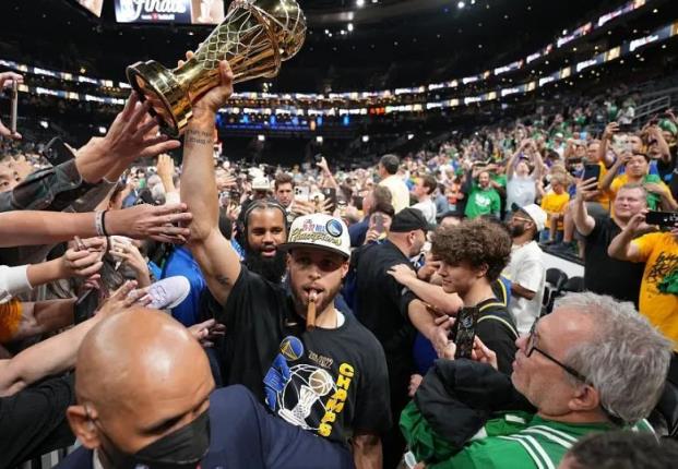 篮球站位图解一二三四五号位对应的人(篮球场的5个位置图解)