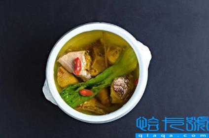 炖鸽子汤放什么材料好吃最补身体(炖鸽子汤放什么最营养)