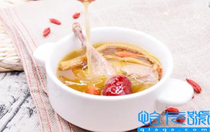 乳鸽煲汤放什么材料去湿气(鸽子汤加什么去湿气效果最好)