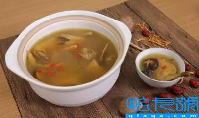 鸽子汤不能放什么食材一起炖(炖鸽子忌放什么东西)