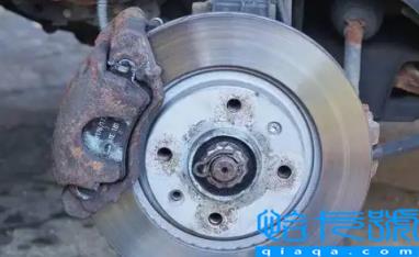 刹车片20万公里没换过正常吗(刹车片硬怎么消除异响)