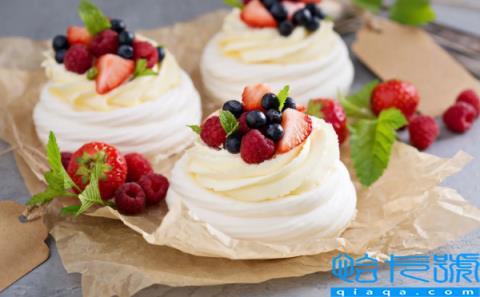 奶油是鸡蛋清打出来的吗(鸡蛋清打发后是奶油吗)