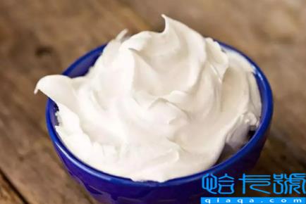 奶油是鸡蛋清打出来的吗(鸡蛋清打发后是奶油吗)