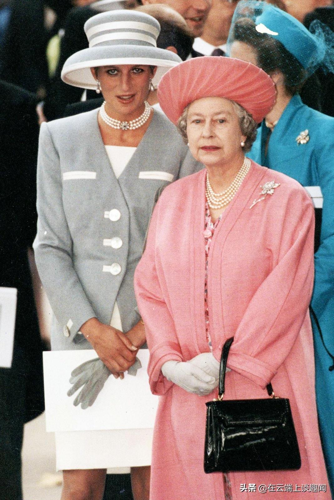 伊丽莎白女王是蜥蜴人吗（英国女王承认自己是蜥蜴人）