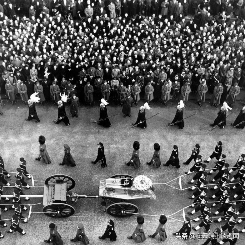 伊丽莎白女王是蜥蜴人吗（英国女王承认自己是蜥蜴人）