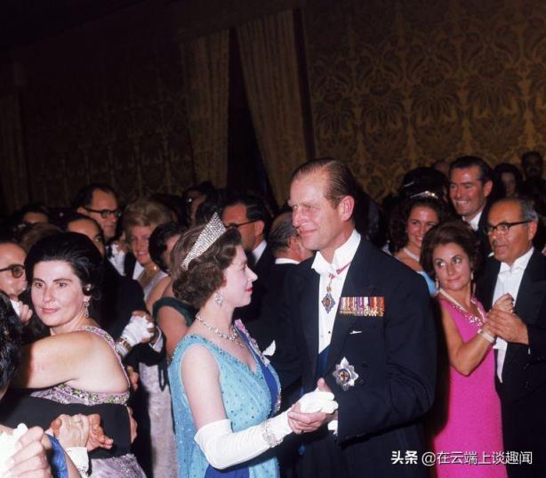 伊丽莎白女王是蜥蜴人吗（英国女王承认自己是蜥蜴人）