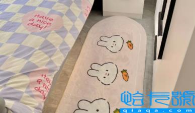 床边地毯多大尺寸合适(床边地毯什么材质好)