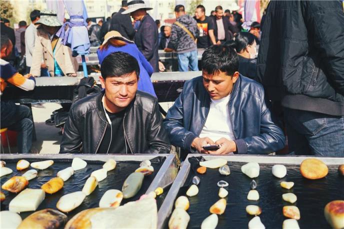 和田玉吊坠价格查询表(和田玉在哪里可以卖掉)