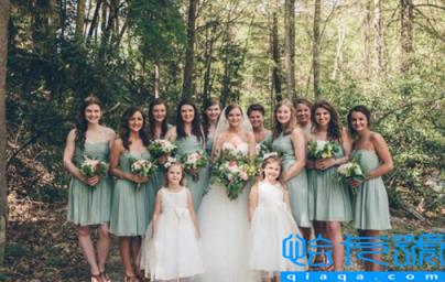 伴娘服是租好还是买好(伴娘服里面还要穿内衣吗)