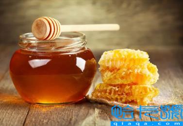 蜂蜜颜色深的好还是浅的好(蜂蜜为什么颜色有深有浅)