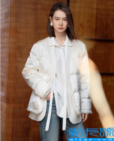 白鹅绒羽绒服真的比白鸭绒羽绒服保暖吗(南方过冬买羽绒服90白鸭绒好还是90白鹅绒好)