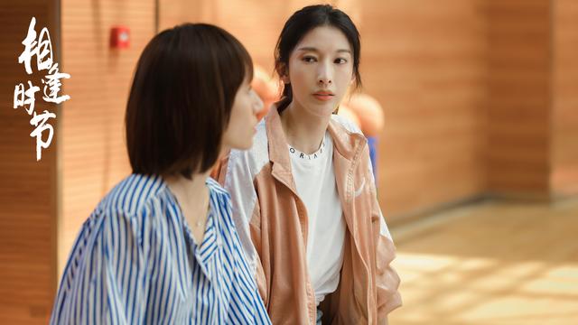 张俪个人简历图片(36岁仍未婚成名路上有眼泪)