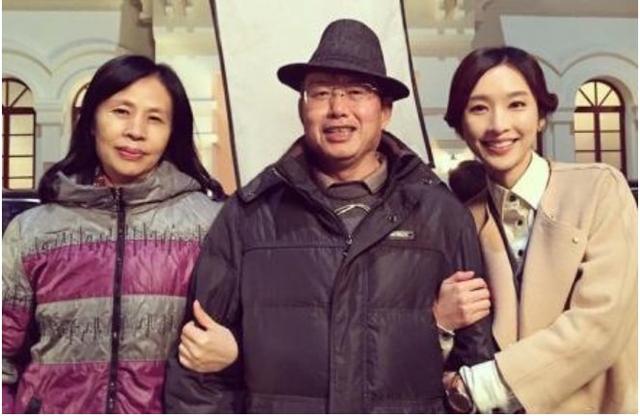 张俪个人简历图片(36岁仍未婚成名路上有眼泪)