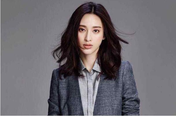张俪个人简历图片(36岁仍未婚成名路上有眼泪)