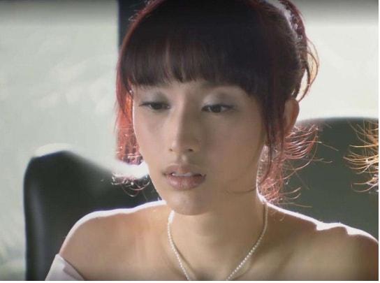 张俪个人简历图片(36岁仍未婚成名路上有眼泪)