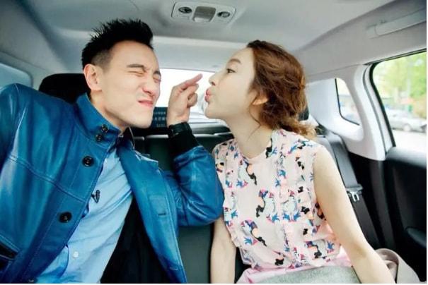 张俪个人简历图片(36岁仍未婚成名路上有眼泪)